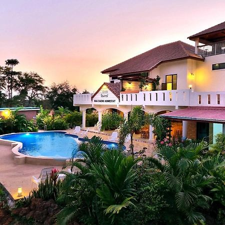 Bua Daeng Homestay Resort Kumphawapi Exteriér fotografie