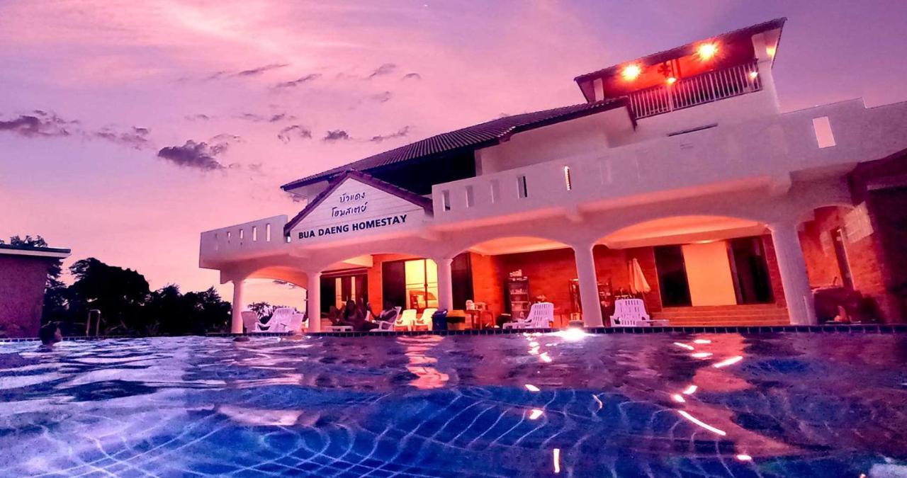 Bua Daeng Homestay Resort Kumphawapi Exteriér fotografie