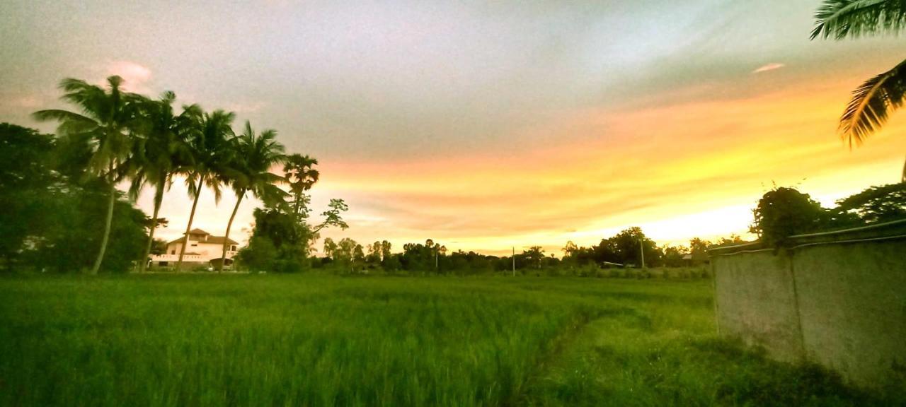 Bua Daeng Homestay Resort Kumphawapi Exteriér fotografie