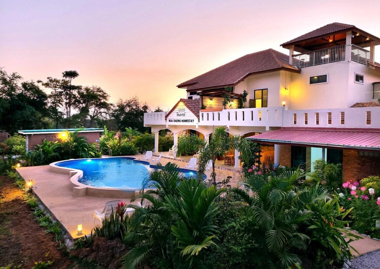 Bua Daeng Homestay Resort Kumphawapi Exteriér fotografie