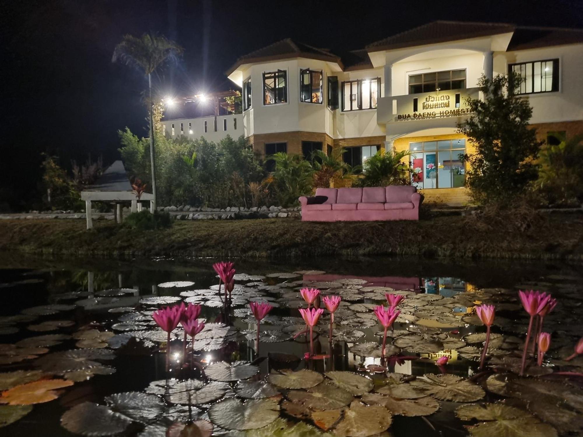 Bua Daeng Homestay Resort Kumphawapi Exteriér fotografie