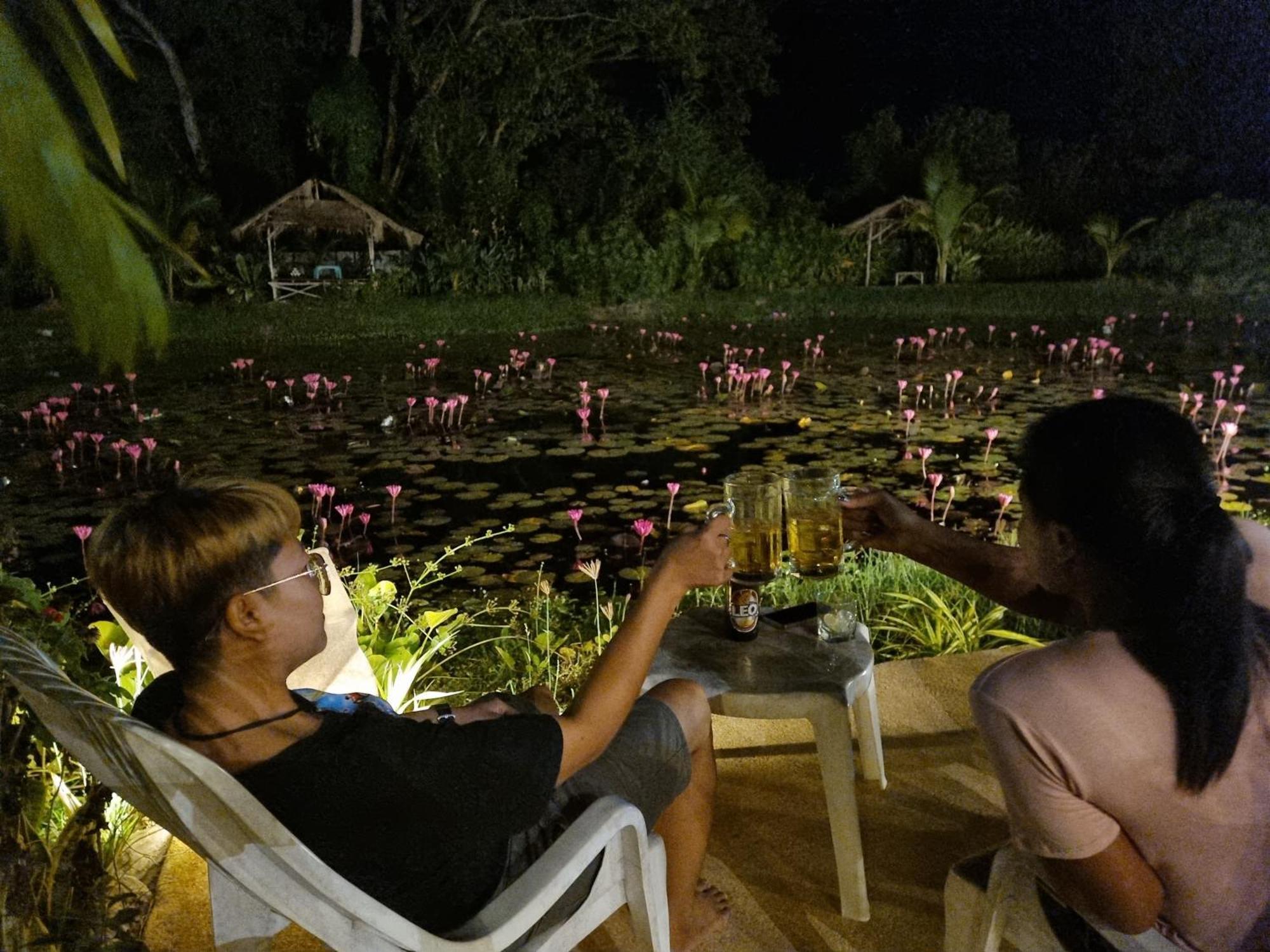Bua Daeng Homestay Resort Kumphawapi Exteriér fotografie