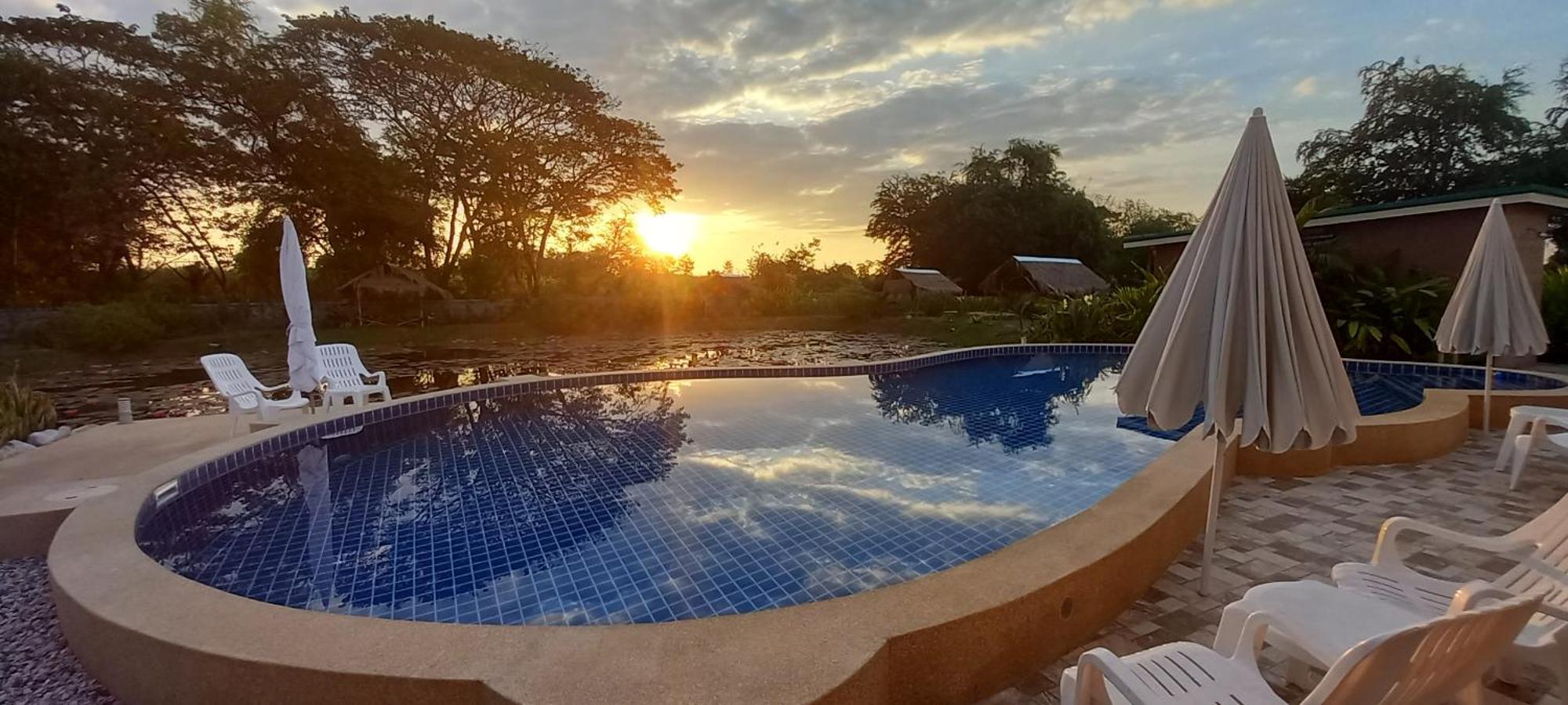 Bua Daeng Homestay Resort Kumphawapi Exteriér fotografie