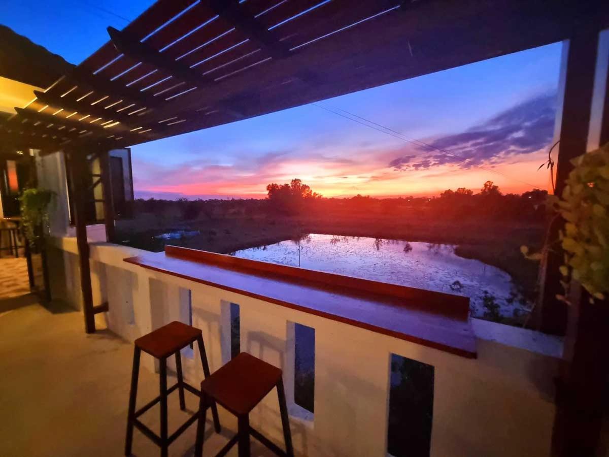 Bua Daeng Homestay Resort Kumphawapi Exteriér fotografie