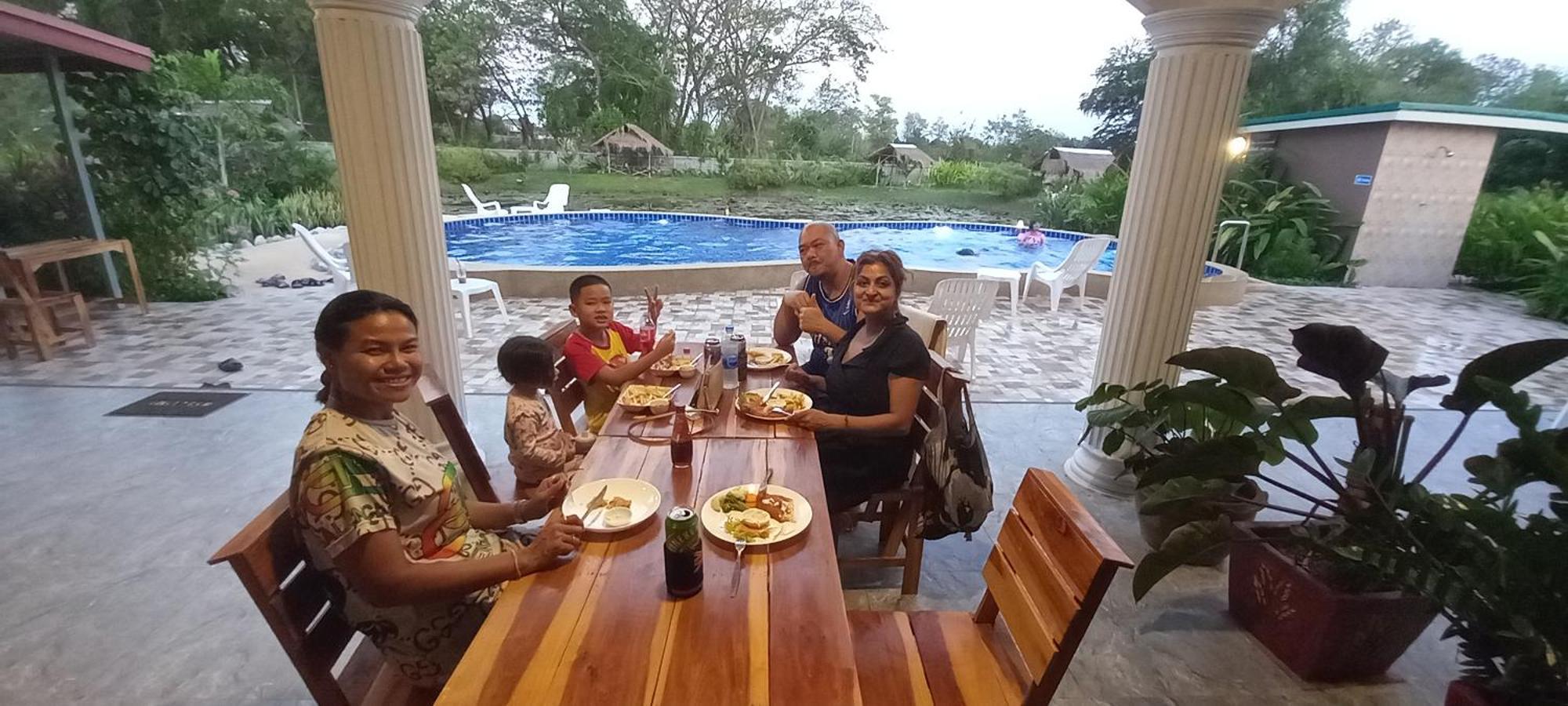 Bua Daeng Homestay Resort Kumphawapi Exteriér fotografie
