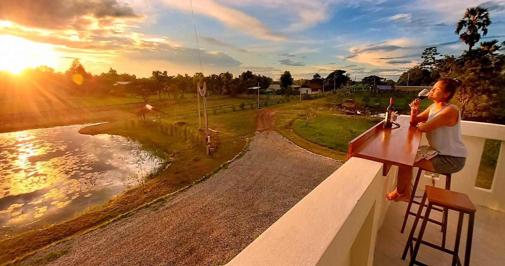 Bua Daeng Homestay Resort Kumphawapi Exteriér fotografie