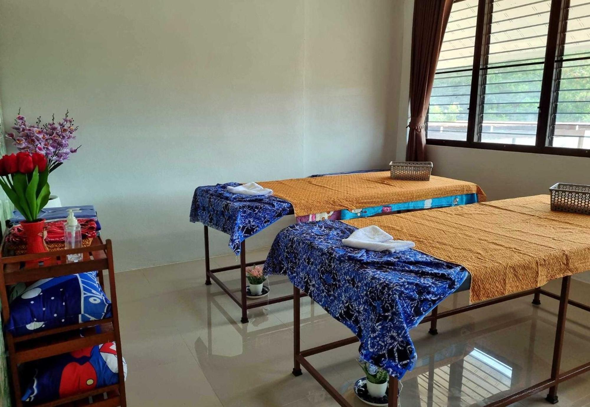 Bua Daeng Homestay Resort Kumphawapi Exteriér fotografie