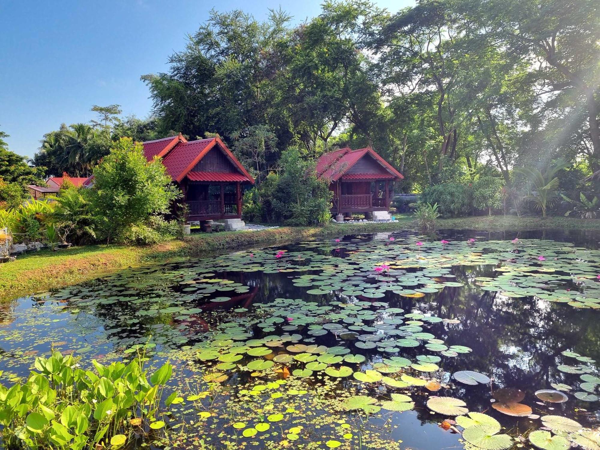Bua Daeng Homestay Resort Kumphawapi Exteriér fotografie