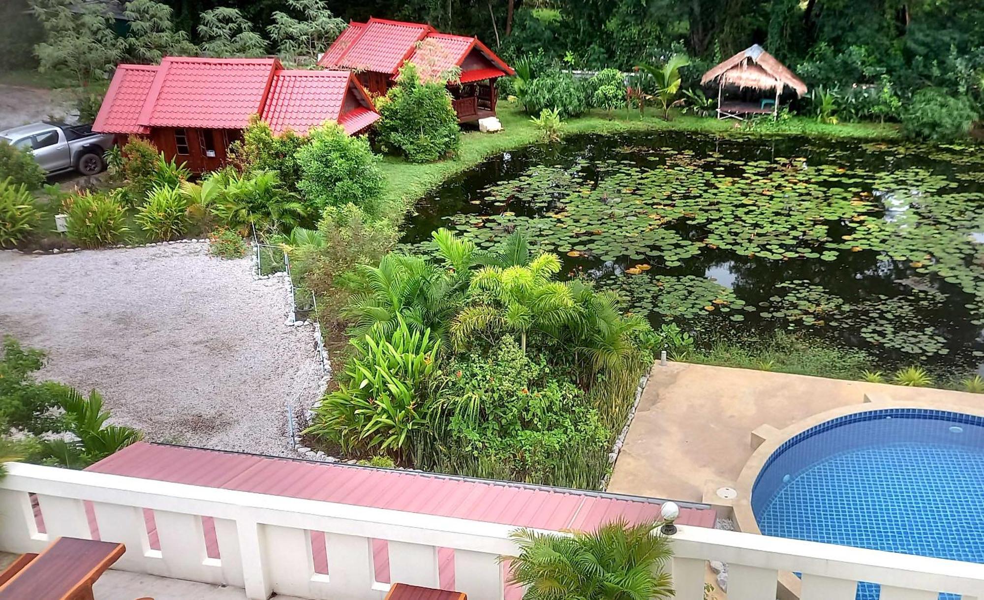 Bua Daeng Homestay Resort Kumphawapi Exteriér fotografie