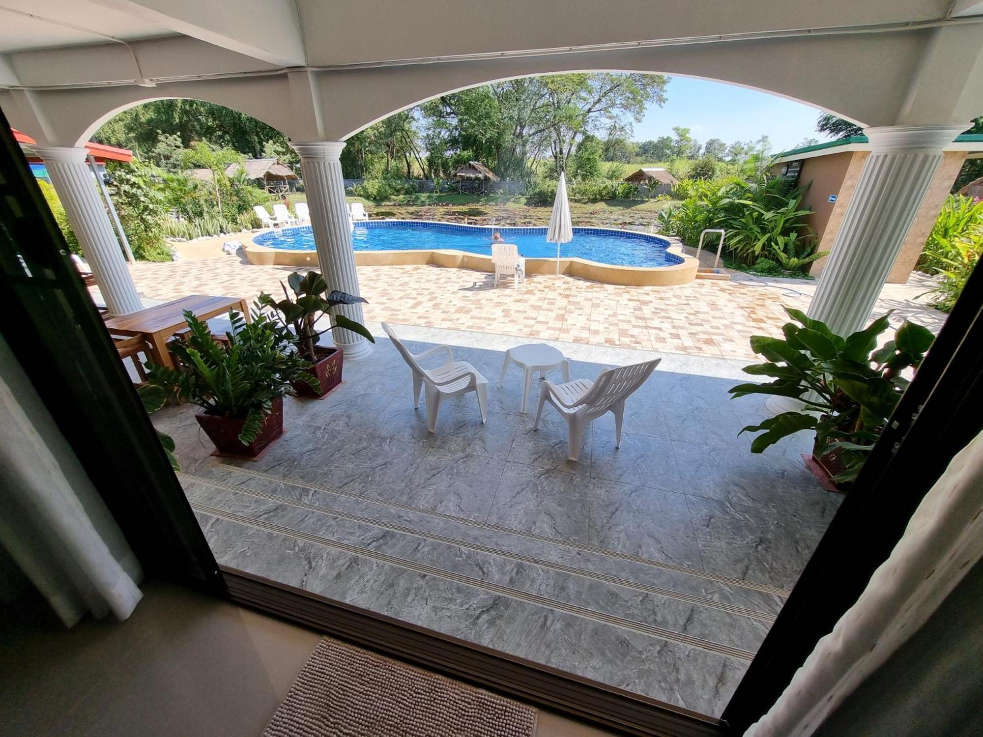 Bua Daeng Homestay Resort Kumphawapi Exteriér fotografie