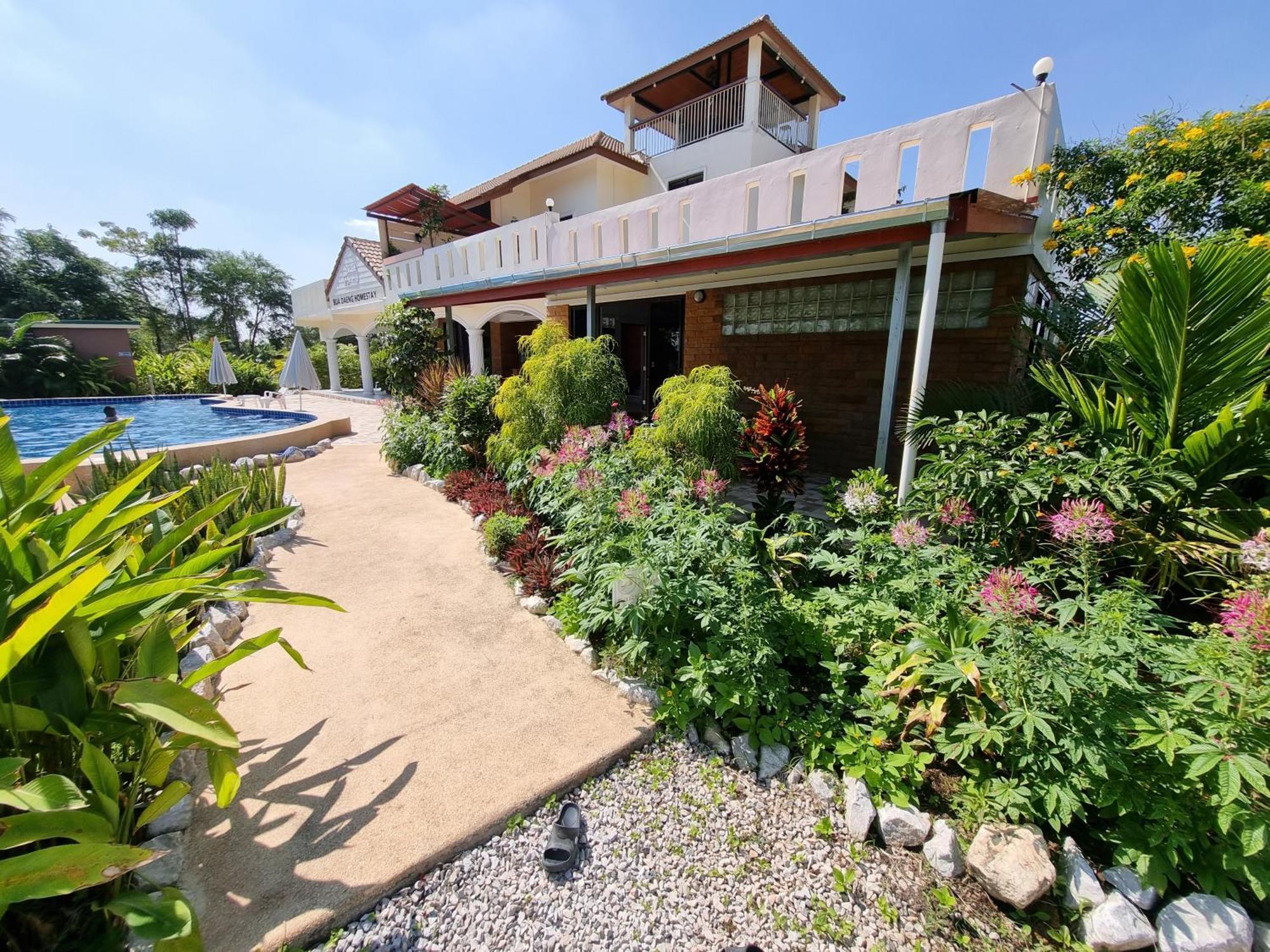 Bua Daeng Homestay Resort Kumphawapi Exteriér fotografie